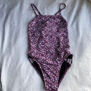 white and maroon floral tieback “mateo” jolyn onesie swimsuit in size 26
